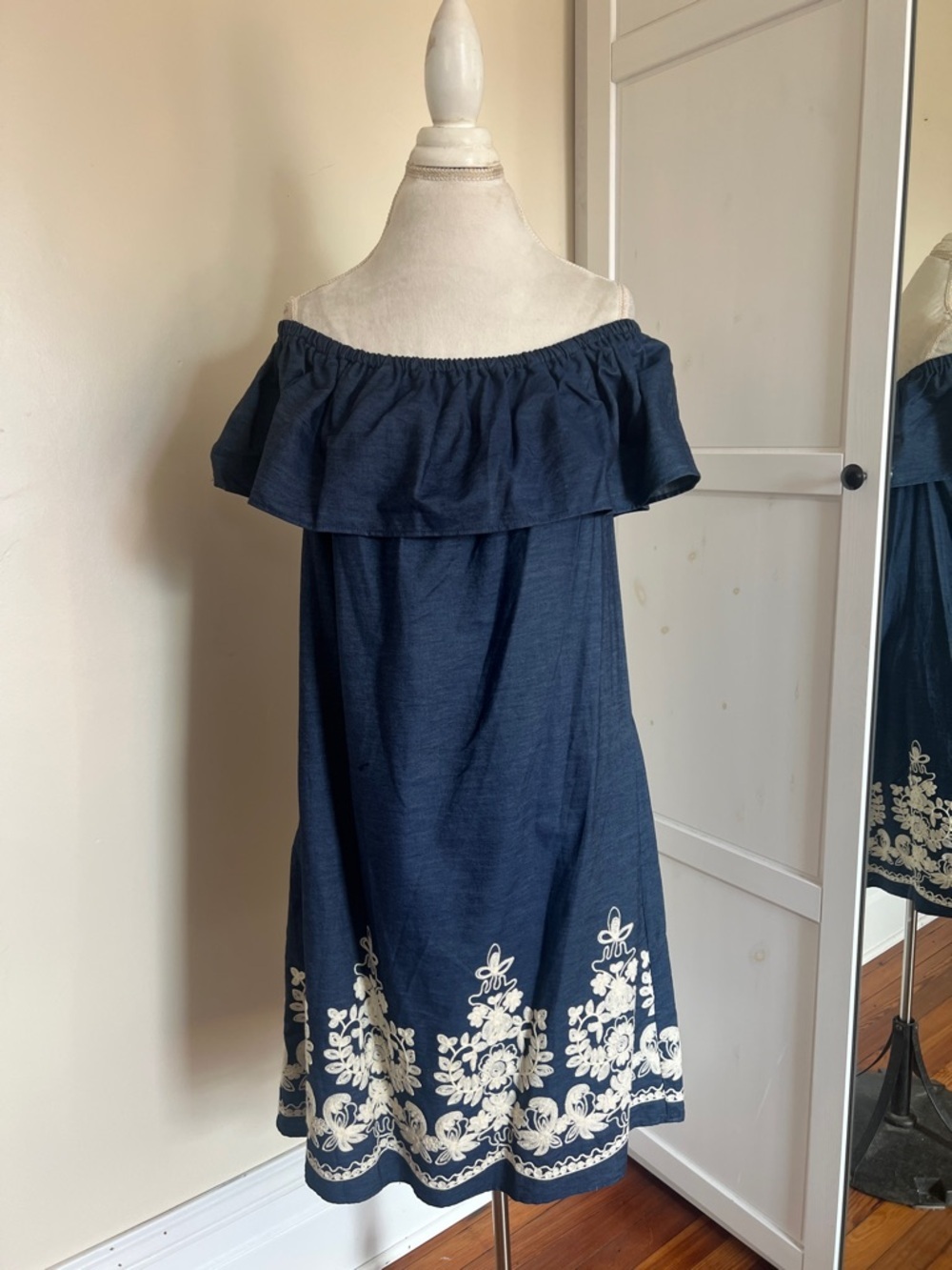 Westport 1962 Navy Blue Off-the-Shoulder Embroidered Dress - Large